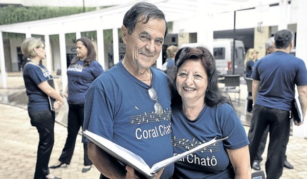 O casal Antonio e Teresa Picarelli participou da homenagem: orgulho de cantar para o dolo (Marcelo Ferreira/CB/D.A Press)