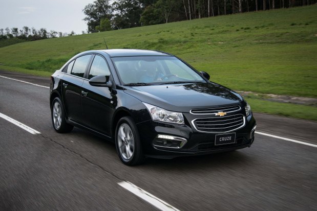 A grande novidade do modelo 2015 do Chevrolet Cruze  o motor mais econmico, alm de faris DRL (Divulgao)
