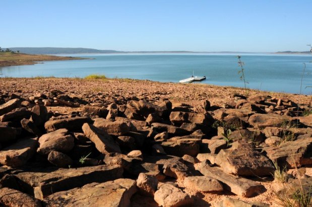 Em meados de julho, a represa de Trs Marias, que fica na regio norte de Minas Gerais, chegou a apenas 10% de sua capacidade, devido  seca prolongada (Gladyston Rodrigues/EM/DA press)