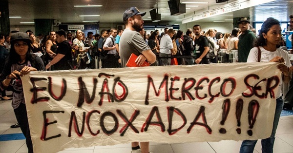 Mulheres protestam na estao Repblica do metr, na regio central de So Paulo (Reproduo/Internet)