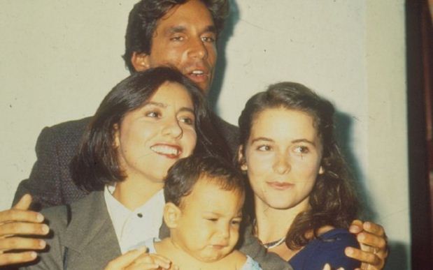 Cássia Kiss e Victor Fasano formavam o casal que implantou o embrião na personagem de Cláudia Abreu, na novela Barriga de Aluguel, de 1990 (TV Globo/Divulgação)
