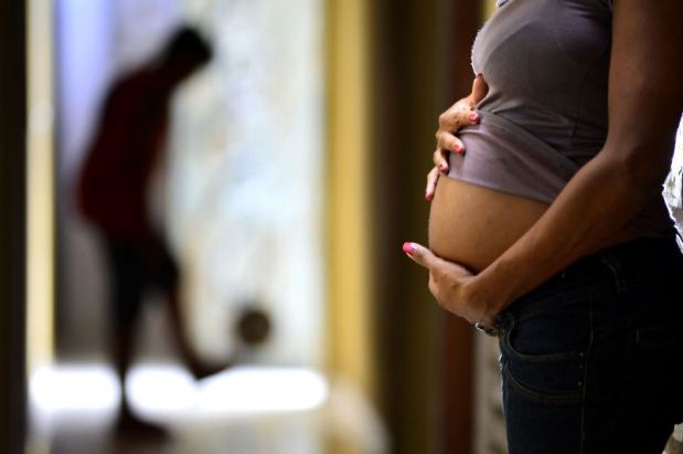 Quando a mulher cede seu tero para a gestao de um embrio fecundado por um outro casal, passa a ser conhecida como 'barriga de aluguel' (Daniel Ferreira/CB/DA Press)