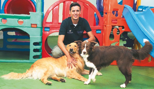 Para o veterinário Humberto Martins, a saúde do cão precisa ser avaliada ao menos uma vez por ano: consulta e exames de sangue já são suficientes (Vinícius Santa Rosa/Encontro/DA Press)