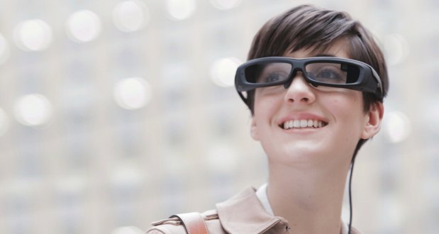 Os óculos SmartEyeglass da Sony vêm ocupar a lacuna do Google Glass, que não tem prazo para ser lançado (Divulgação)