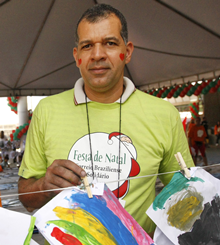 Funcionrio do Correio Braziliense, Heber Prates  voluntrio do projeto Correio Solidrio. Seu evento preferido  o Natal Solidrio (Marcos Serra/Esp.CB/D.A Press)