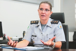 A tenente-coronel Priscila Rocha aceitou o desafio 
de liderar uma escola: ao 
longo da carreira, viu a Polícia Militar abrir-se para 
a participação femininaforça (Vinícius Santa Rosa/Encontro/D.A Press)
