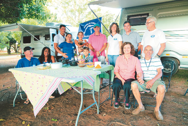 Encontro de motor:  homes do grupo de campismo Gaviões do
Planalto: as famílias tornam-se amigas e viajam juntas
 (Vinícius Santa Rosa/Encontro/D.A. Press)