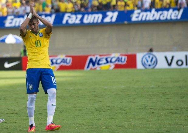 Os ex-jogadores Nelinho e Evaldo Cruz não acreditam numa possível 'armação' para a saída de Neymar da Copa de 2014. Já o ex-atacante Euller se mostra em dúvida, após os recentes casos de corrupção na Fifa (Marcelo Camargo/Agência Brasil/Divulgação)