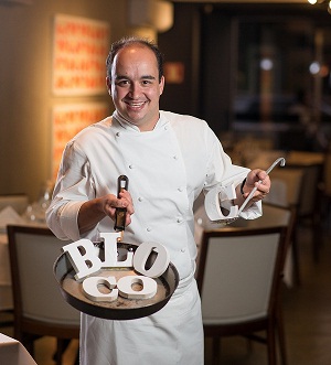 Chef Marcelo Petrarca, responsável pelo suces-so do Restaurante Revelação de 2015, o Bloco C (Raimundo Sampaio/Encontro/D.A Press)