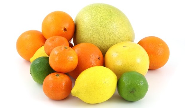 As frutas cítricas só devem ser evitadas quando se está consumindo certos medicamentos como alguns anti-inflamatórios, analgésicos e antipiréticos (Pixabay)