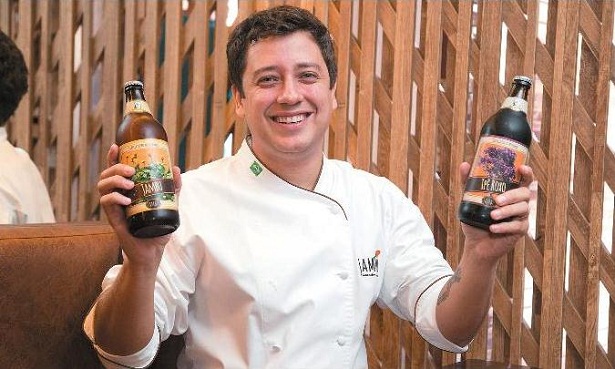 Leandro Nunes, do restaurante Jambu, comemora o sucesso de suas cervejas especiais: 'O retorno é excelente. Por isso, estamos conversando para ampliar esse negócio. A ideia é manter apenas rótulos artesanais no cardápio (Vinicius Santa Rosa/Encontro/D.A Press)