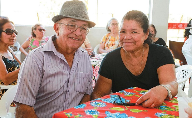 Francisco Damasio e Tereza Alves se conheceram nos bailes: parceria no salão virou namoro (Vinicius Santa Rosa/Encontro/D.A Press)