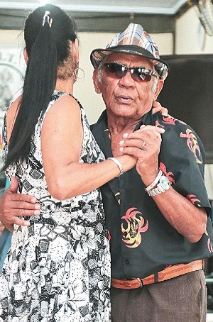 Aos 80 anos, Sebastião Quinto não perde um baile: 'O médico quis saber o que eu gostava de fazer. Eu disse: dançar. Ele fa-lou que era a melhor atividade' (Vinicius Santa Rosa/Encontro/D.A Press)