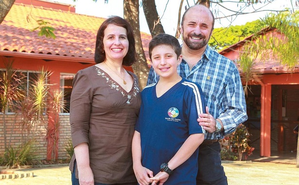 Marcelo e Ana Conforto escolheram a Escola das Nações para o filho Lucca: decisão tomada antes do menino nascer (Vinicius Santa Rosa/Encontro/D.A Press)