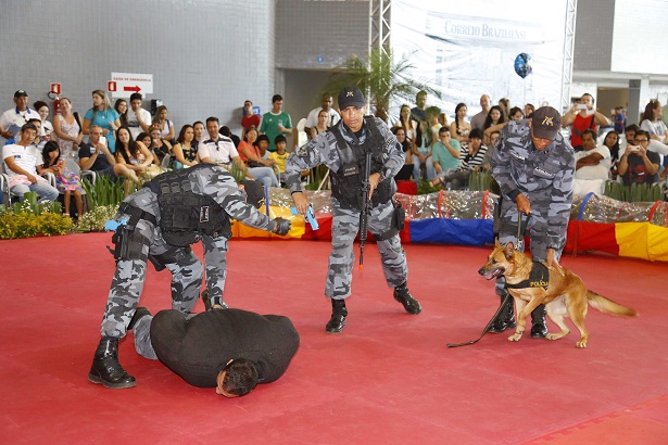 Apresentao dos ces treinados do Batalho de Polcia Militar no evento do ano passado (Edmilson Reis/Divulgao)