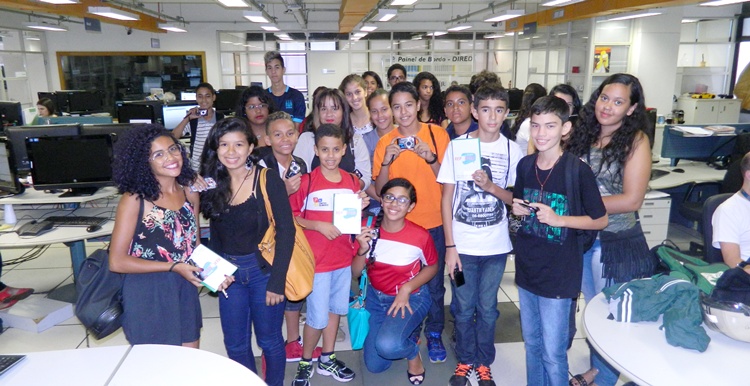 Grupo reunido na Redao do jornal Correio Braziliense (Foto: Camila de Magalhes/FAC/D.A Press)