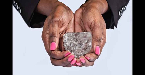 O diamante descoberto em Botsuana é o segundo maior já descoberto e ainda não se sabe o valor de mercado dessa preciosidade  (Lucara Diamond Corp/Divulgação)