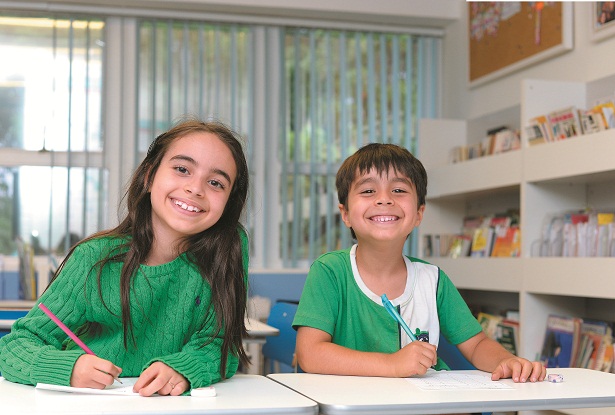 Os irmãos Fernanda, de 8 anos, e Gustavo Wambier, de 5, são alunos do método Kumon: aulas vão além do conteúdo escolar (Raimundo Sampaio/Encontro/DA Press)