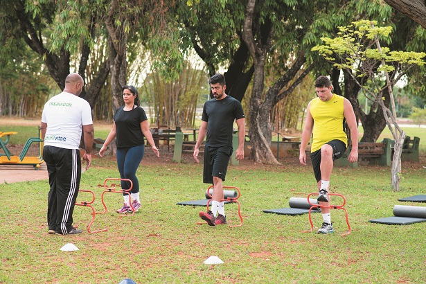 A empresa Qualivitae oferece a prática de exercícios ao ar livre a seus alunos: serviço personalizado (Raimundo Sampaio/Encontro/DA Press)