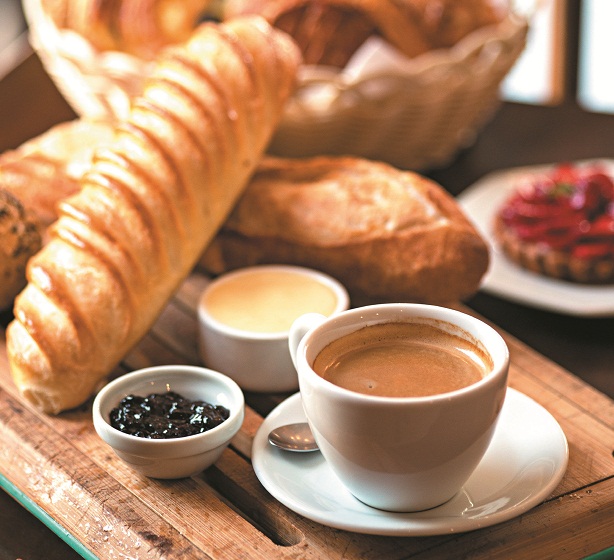 Café da manhã francês da La Paniére: croissants, pão francês com massa de baguete e pain au chocolat são favoritos (Raimundo Sampaio/Encontro/DA Press)