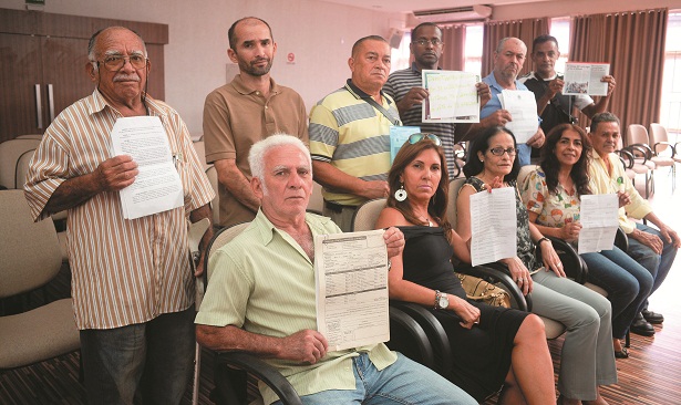 Grupo de anistiados do governo Collor: mais de duas décadas de luta pela volta ao serviço público (Raimundo Sampaio/Encontro/DA Press)