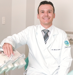 Avanço: o dentista Marcos Cunha 
diz que, até antes do botox, o 
sorriso gengival só era resolvido 
com cirurgia periodontal (Raimundo Sampaio/Encontro/D.A Press)