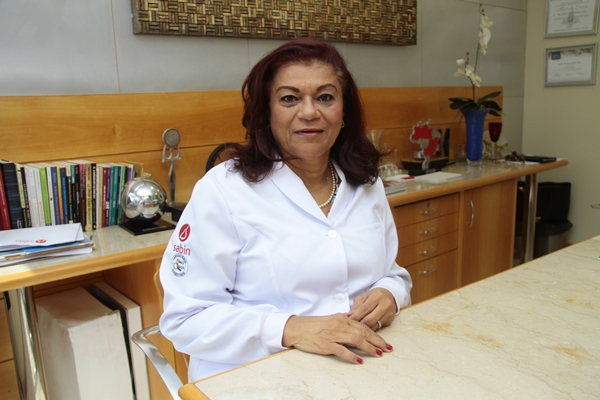 'Deveria ser um hábito verificar a carteira de vacinas quando se faz o checape', defende a infectologista Ana Rosa Santos (Ana Rayssa/ Esp.CB/ DA Press)