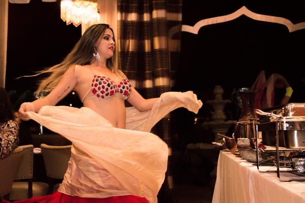 Além das comidas típicas árabe, o restaurante oferece apresentação de dança do ventre (Thiago Bueno/Divulgação)