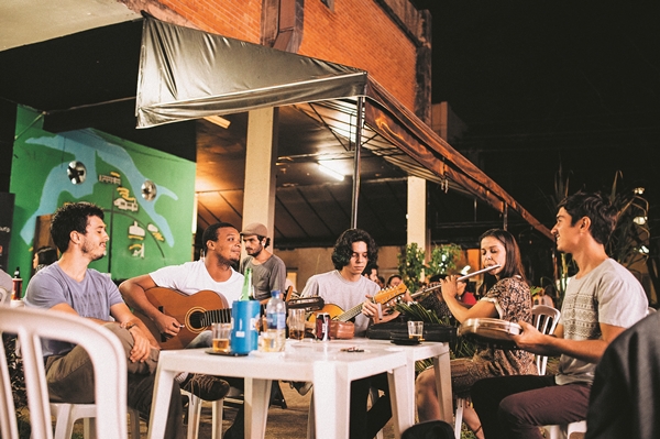 A produção do choro brasiliense é uma das mais fortes no país: encontros entre amigos músicos são comuns em diferentes espaços da cidade (Bruno Pimentel/Esp. Encontro/DA Press)