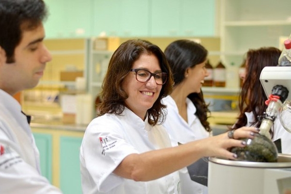 
A pesquisadora Elita Scio Fontes, da UFJF, é a responsável pela pesquisa que usou medicamento à base de emboaba para a redução da glicemia em ratos diabéticos (UFJF/Agência Minas/Divulgação)