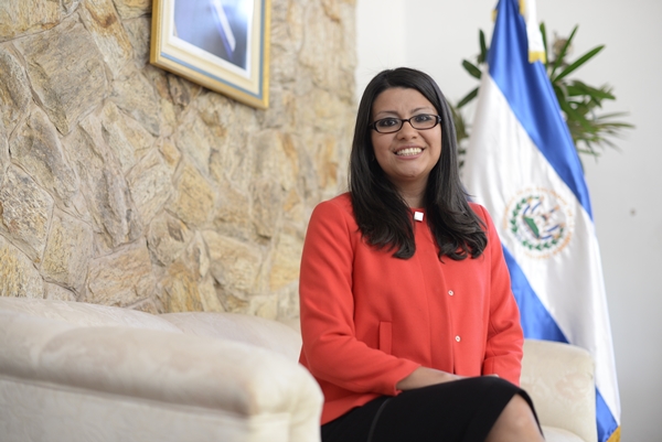 Diana Vanegas, embaixadora de El Salvador, diz que a diplomacia permite aprofundar na essência e na alma das pessoas: 'Falar de Brasília é falar da liderança e da visão de grandes homens' (Raimundo Sampaio/Encontro/D.A Press)