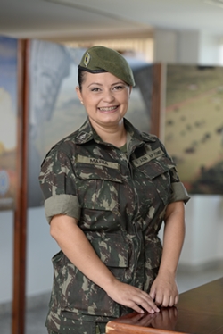 A sargento Maria Rocha vive a 
rotina do Setor Militar Urbano 
há três anos: fácil acesso, 
serviços e qualidade de vida (Raimundo Sampaio/Encontro/DA Press)