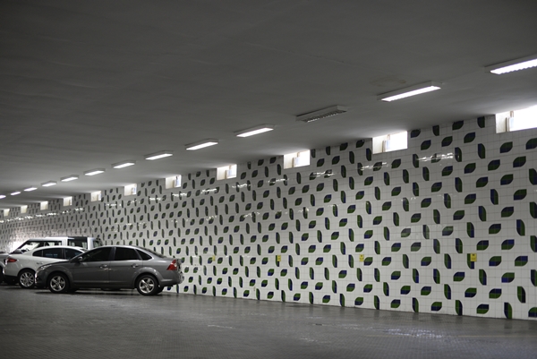 O subsolo do QGEx esconde preciosidades: um dos maiores painéis construídos por Athos Bulcão, de 516 m2, está numa gigantesca garagem subterrânea do quartel (Raimundo Sampaio/Encontr/DA Press)