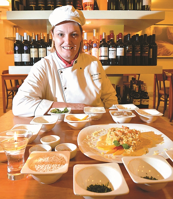 A chef Ticiana Werner, proprietária do estabelecimento que leva seu nome, destaca o movimento que cresce durante o festival: a iniciativa impulsiona o mercado (Daniel Ferreira/CB/DA Press)