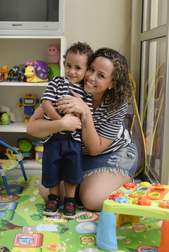 Mesmo sendo mãe solteira, Pollyana Zappalá
Perea abdicou da carreira de fisioterapeuta 
para passar mais tempo com Rafael, que 
hoje tem 2 anos (Raimundo Sampaio/Encontro/DA Press)