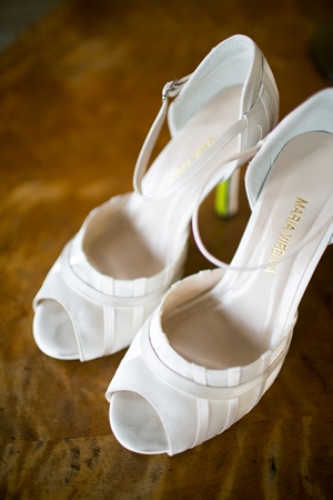 Segundo o estilista de
sapatos Daniel Valadares, 
detalhes como brilho e saltos
em torno de 10 cm são
interessantes: conferem 
personalidade (Maria Virginia/Divulgação)