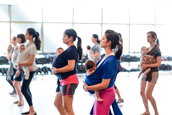 Na BodyTech, as aulas de sling dance conquistam mamães recentes: conforto diante das mudanças ocorridas no corpo das gestantes (Raimundo Sampaio/ Encontro/ D.A Press)