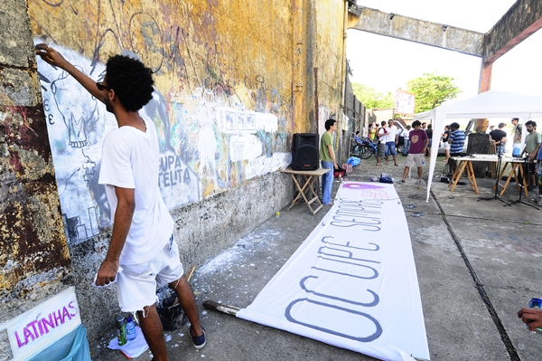 No Brasil, uma das ações de resistência popular mais conhecidas vem de Recife, o #OcupeEstelita: contra a transformação do cais em um condomínio  (Julia Jacobina/ DP/ D.A Press)