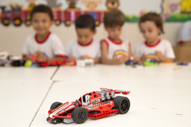 Fruto da parceria entre o Sesi/DF e a Lego Education: o ensino de robótica a alunos do Programa Infantojuvenil da UnB recria um ambiente de pesquisa científica (Vinícius Santa Rosa/Esp. Encontro/DA Press)