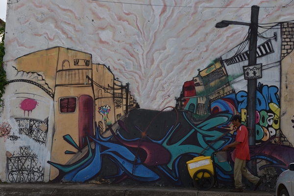 Grafites colorem paredes do Mercado Sul de Taguatinga: espaço 
de estímulo a artistas (Zuleika de Souza/CB)