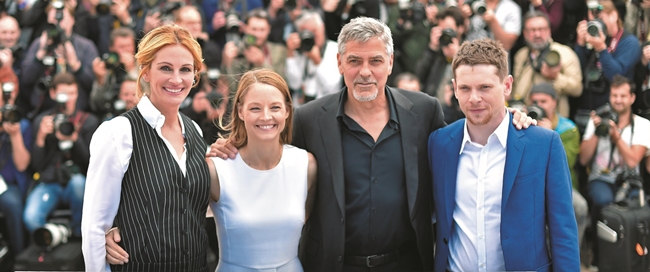 Entre George Clooney e Julia Roberts,Jodie Foster comemora a repercussão de Jogo do Dinheiro: o filme merece o ingresso por tudo que representa (Divulgação)
