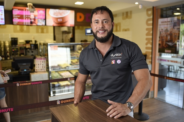 Leonardo Oliva, do grupo OLH, é um dos responsáveis por trazer recentemente a Dunkin%u2019 Donuts ao Brasil: em cinco anos, o grupo pretende abrir 25 lojas no DF (Raimundo Sampaio/Esp. Encontro/DA Press)