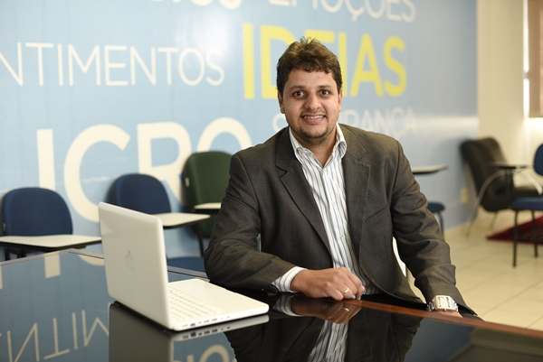 'A oportunidade de conseguir preços justos nos empreendimentos é agora', afirma o gestor de vendas da MRV Engenharia, Allan Duarte (Raimundo Sampaio/Esp. Encontro/DA Press)