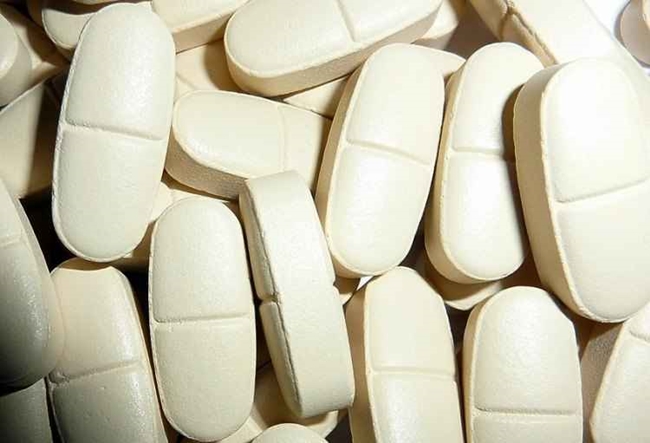 Sabia que a marca 'divisória' presente em muitos comprimidos não é indicativo de meia dosagem, e sim, apenas o formato do molde usado na preparação do remédio? (Pixabay)