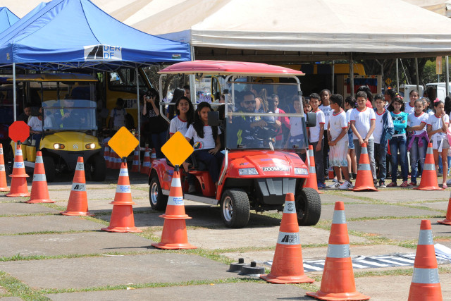 Filhos de servidores do governo de Brasília e alunos de escolas públicas podem aprender e se divertir na Escola Vivencial de Trânsito (Transitolândia) de hoje (23) até sexta-feira (26) (Gabriel Jabur/Agência Brasília)