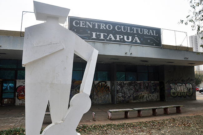 Licitação para a revitalização do Centro Cultural Itapuã, no Gama, deve acontecer em 2017, segundo a Administração Regional da cidade (Julyerme Darverson)