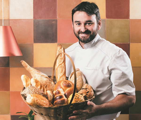 Guillaume Petigas estreou em Brasília o estilo de padaria tipicamente francesa: pães frescos feitos com receitas de sua terra (Bruno Pimentel/Esp.Encontro/DA Press )
