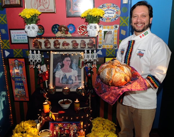 Chef David Lechtig e o pan de muertos (Carlos Moura/Divulgação)