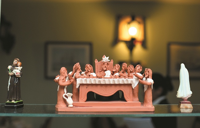 Detalhe da decoração do Sagres: religiosidade portuguesa da família se faz presente na casa (Raimundo Sampaio/Esp Encontro/DA Press)