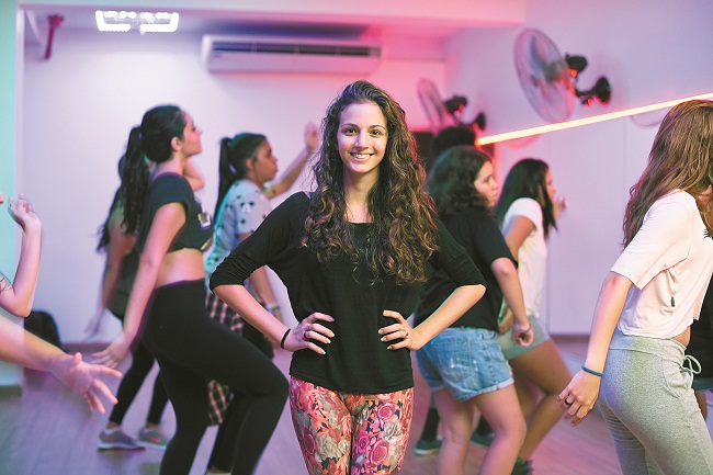 Luísa Mendonça faz dança há um ano na Backstage: segundo ela, o ragga dancehall ultrapassa a ideia de emagrecimento. 'Aqui há lazer, diversão e respeito', diz (Raimundo Sampaio/Esp. Encontro/DA Press)